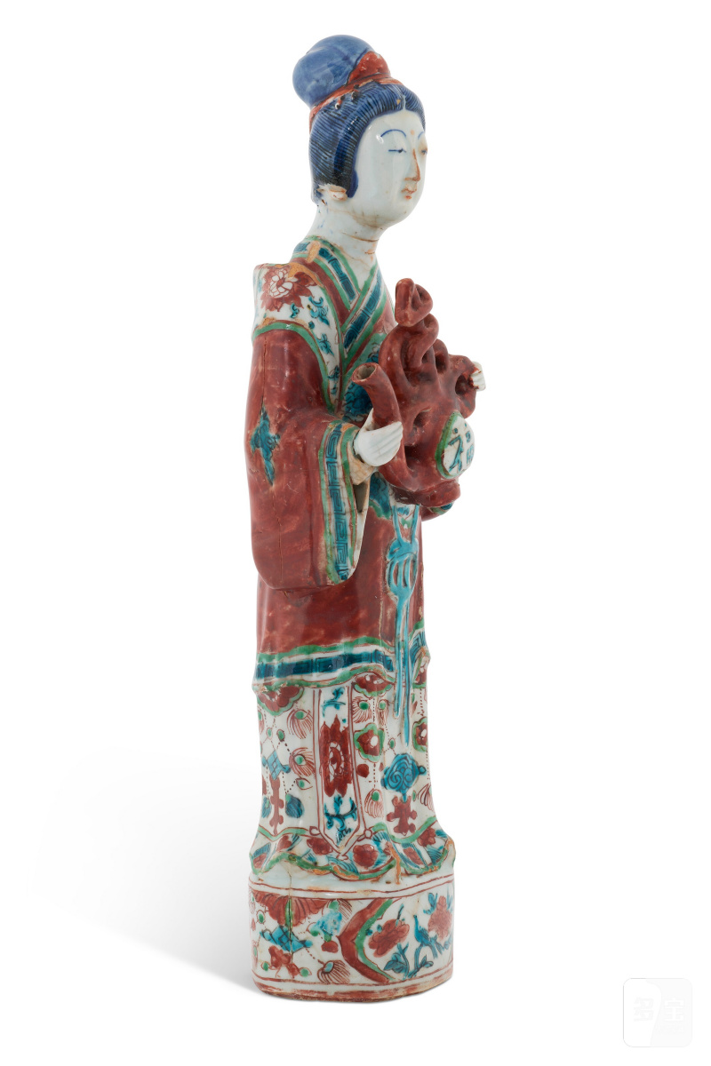 VERSEUSE REPRÉSENTANT UNE DAME DE COUR EN PORCELAINE KINRANDE  CHINE, DYNASTIE MING, MILIEU DU XVIE SIÈCLE - 图3